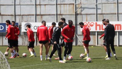 - "Play-off'ta olma şansımız çok yüksekti ama maalesef beceremedik. Yarış