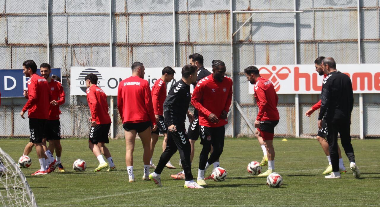- "Play-off'ta olma şansımız çok yüksekti ama maalesef beceremedik. Yarış