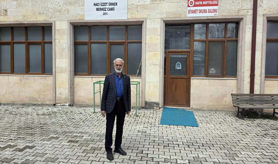 SİVAS (AA) – Sivas'ın Hafik ilçesinde cami kubbesi 14 yıldır