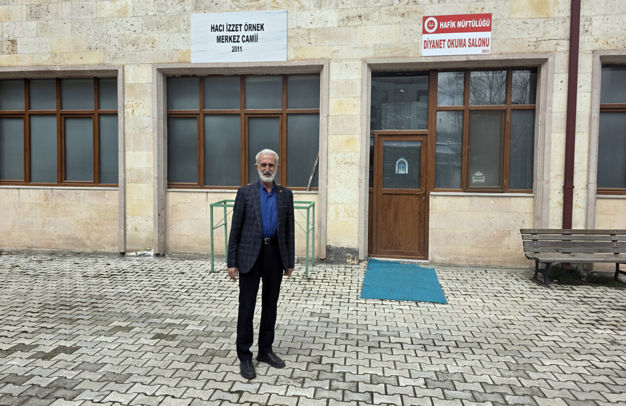 SİVAS (AA) – Sivas'ın Hafik ilçesinde cami kubbesi 14 yıldır