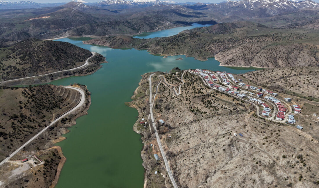 SİVAS (AA) – Sivas'ın Hafik ve Zara ilçelerinde, Pusat-Özen Barajı'ndaki