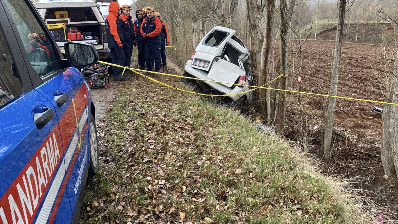 SİVAS (AA) – Sivas'ta hafif ticari aracın şarampole düşmesi sonucu