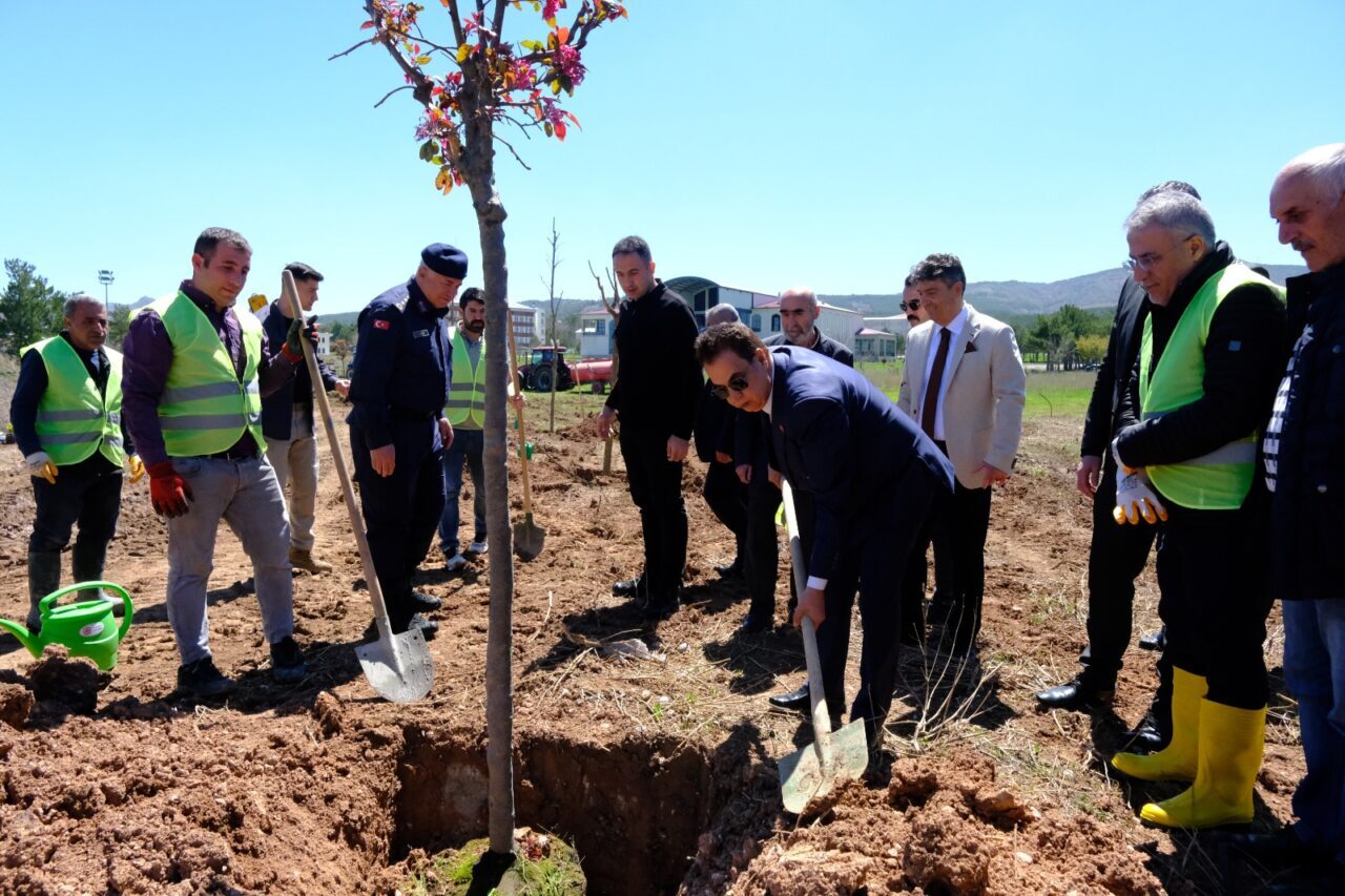 SİVAS (AA) – Sivas Cumhuriyet Üniversitesince (SCÜ) düzenlenen etkinlikte, şehitlerin