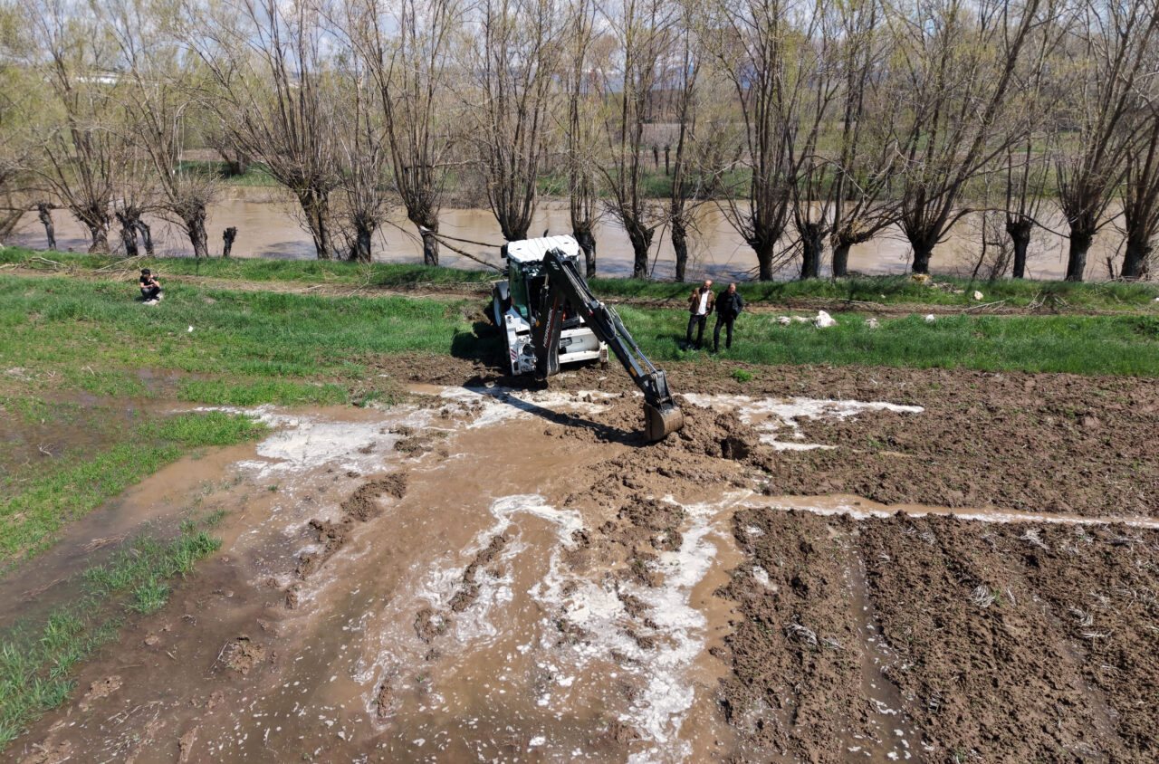 SİVAS (AA) – Sivas'ın Hafik ilçesinde sağanak ve kar sularının