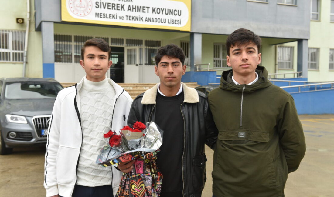 ŞANLIURFA (AA) – Şanlıurfa'nın Siverek ilçesinde 16 kişinin yaralandığı silahlı