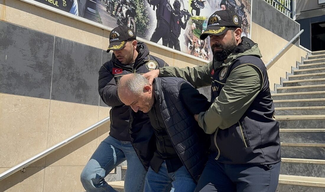 İSTANBUL (AA) – Sosyal medya hesabında polis yeleğiyle yayın yaptığı