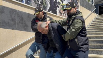 İSTANBUL (AA) – Sosyal medya hesabında polis yeleğiyle yayın yaptığı