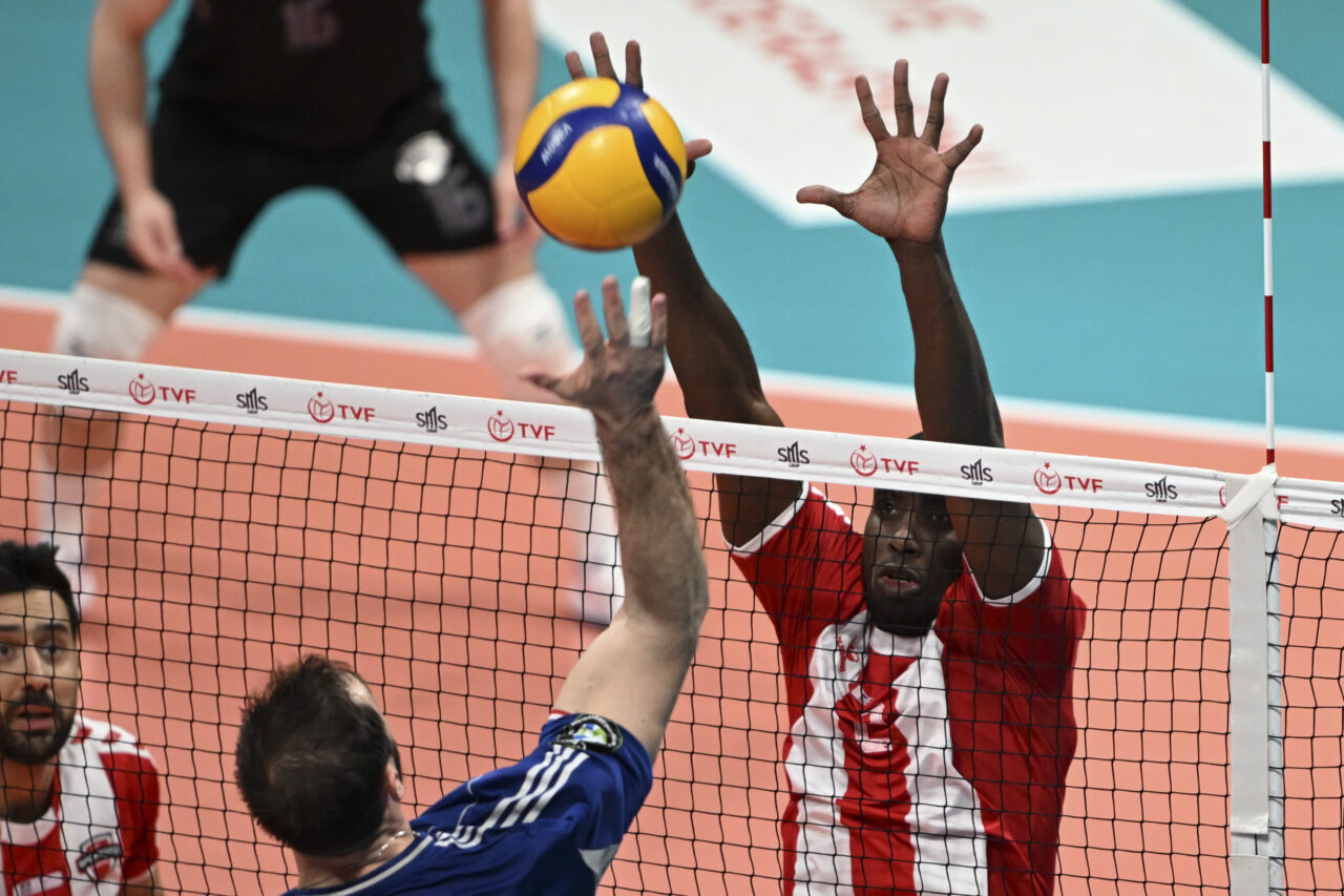 - Spor Toto: 1 - Halkbank: 3
- Mavi-beyazlı takım, seride