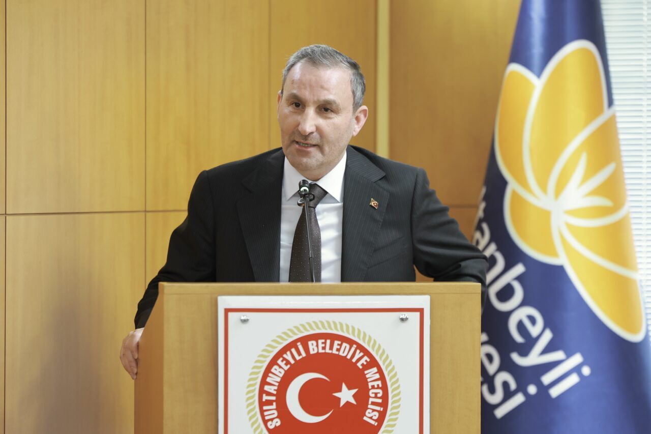 - Sultanbeyli Belediye Başkanı Ali Tombaş:
- "Geride bıraktığımız yılda her