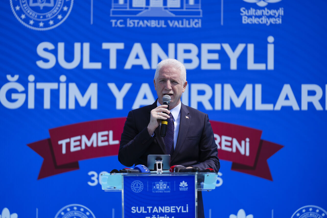 - İstanbul Valisi Davut Gül:
- "İstanbul'da 100 anaokulu, 100 4-6