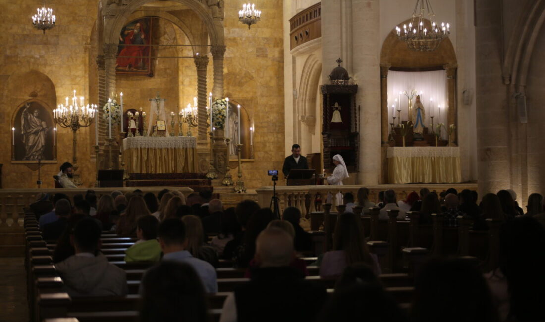 HALEP (AA) – Suriye'deki kiliselerde, Batı takvimine göre Hristiyanların kutsal