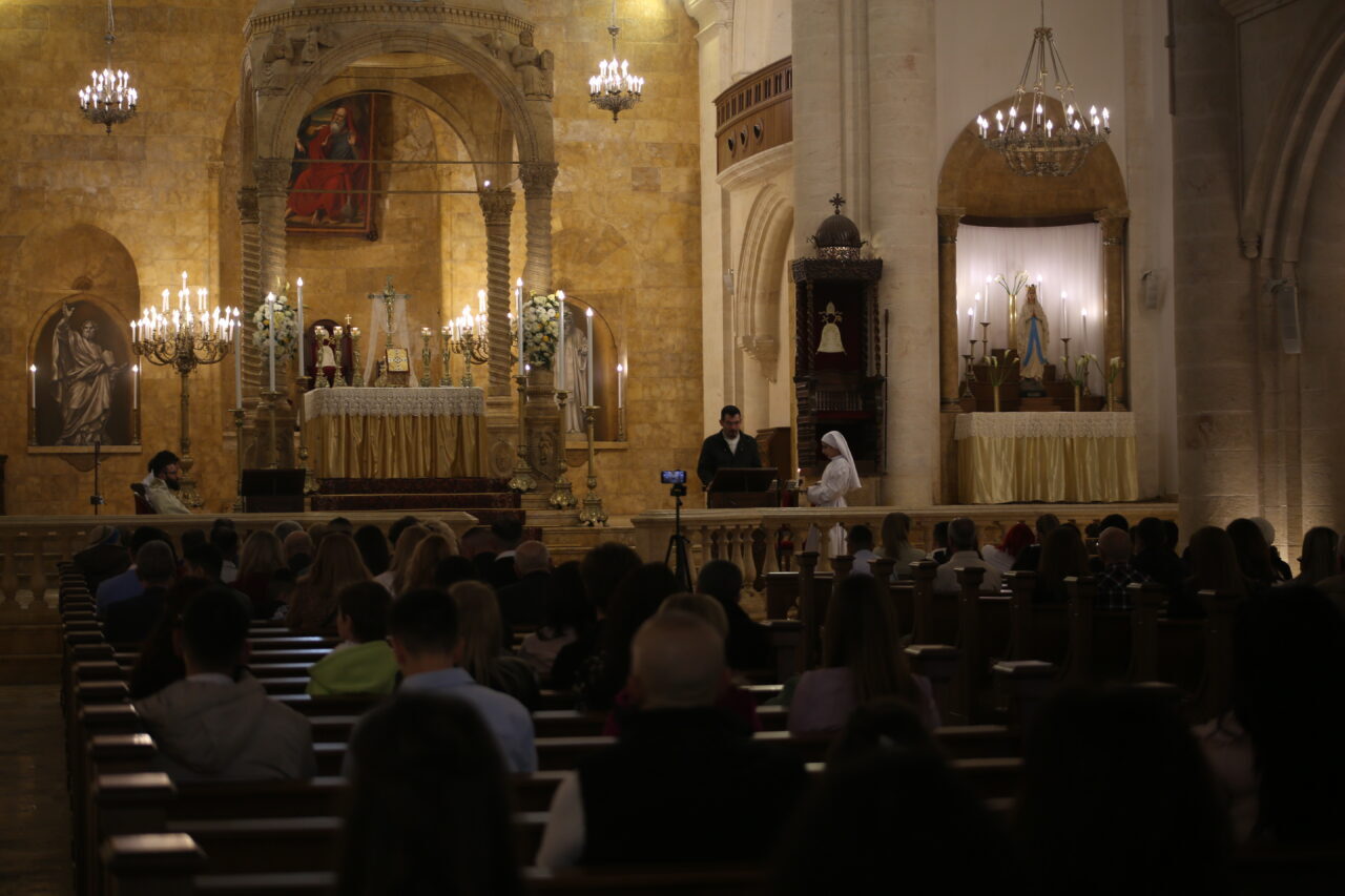 HALEP (AA) – Suriye'deki kiliselerde, Batı takvimine göre Hristiyanların kutsal