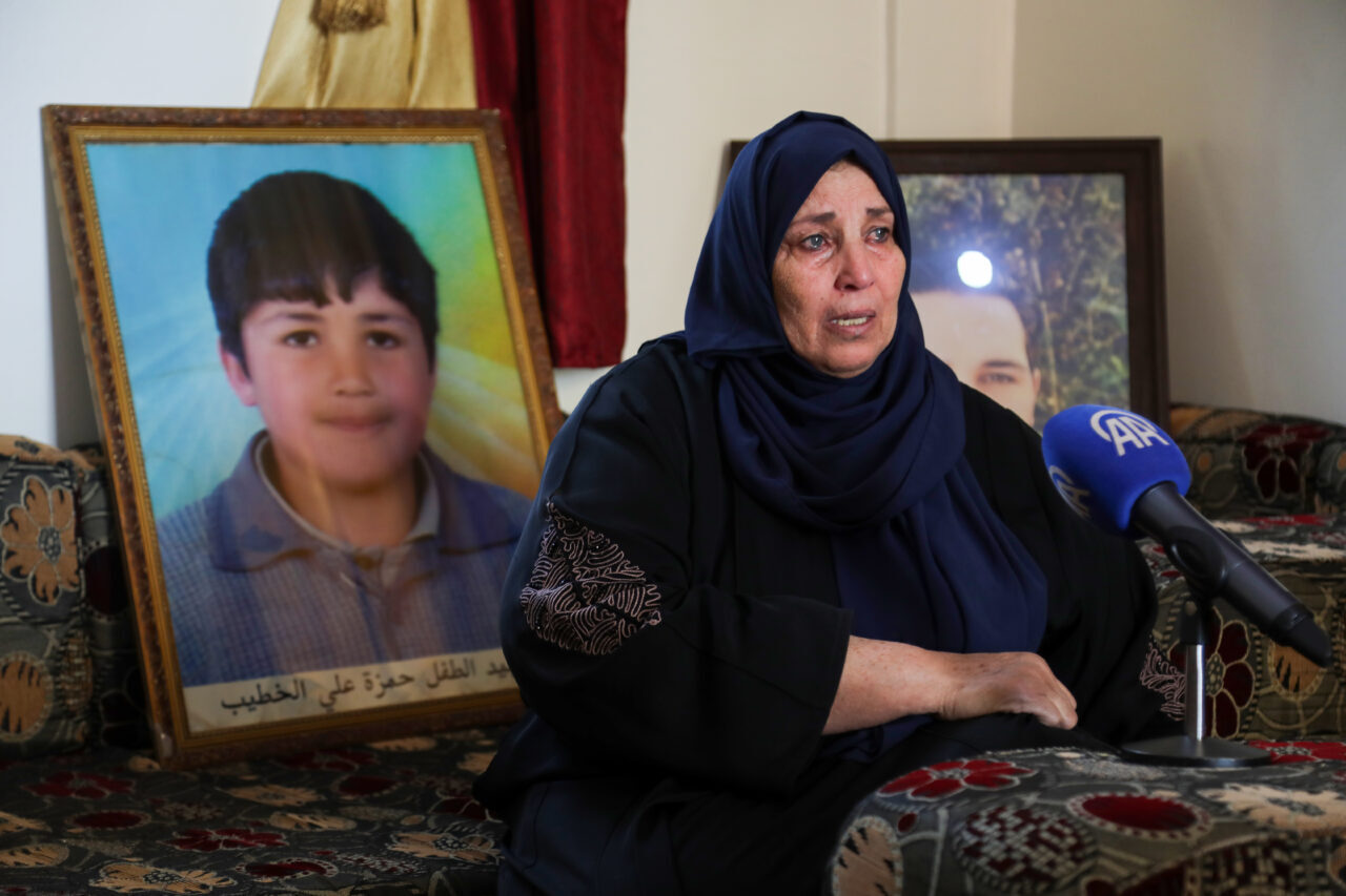 -Hamza'nın annesi Samira Hahami:
-"Derdimize gerçek şifa, bu yılanın başı olan