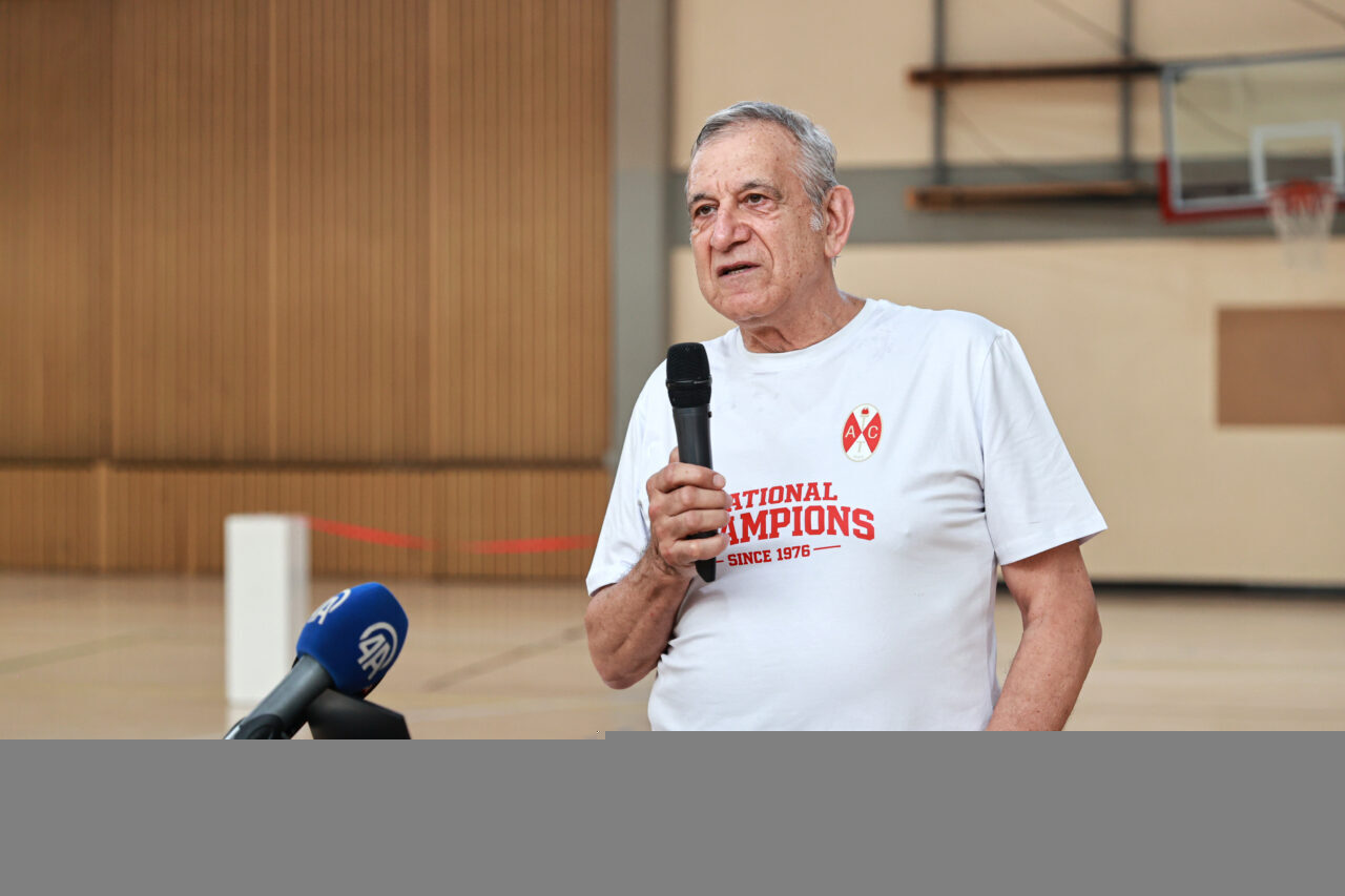 -Etkinlikte, geçmişte basketbol takımıyla final maçlarına çıkan eski milli sporcu