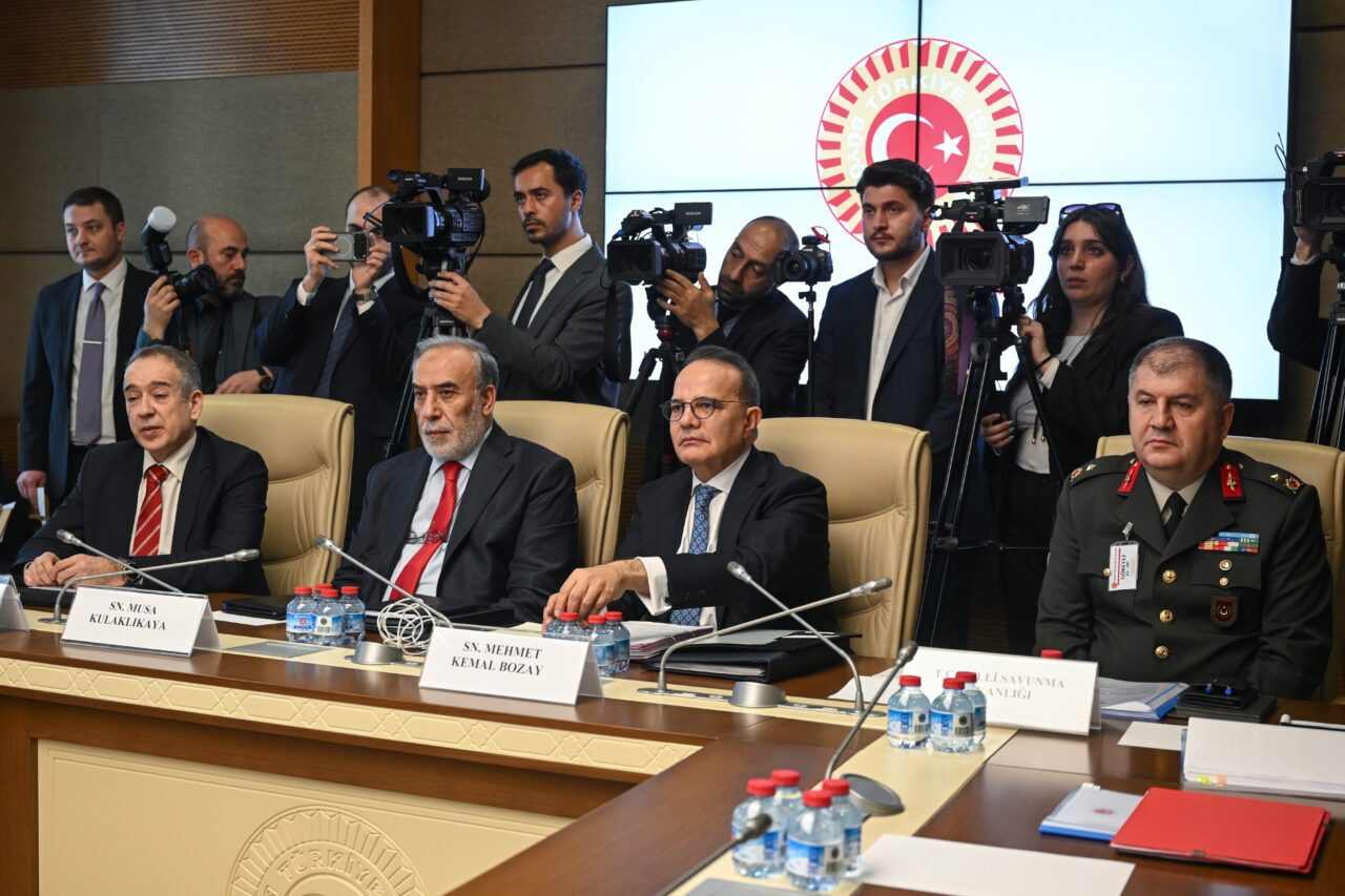 - Dışişleri Komisyonu Başkanı Fuat Oktay:
- "Savaş kaynaklı Hürmüz Boğazı'ndaki