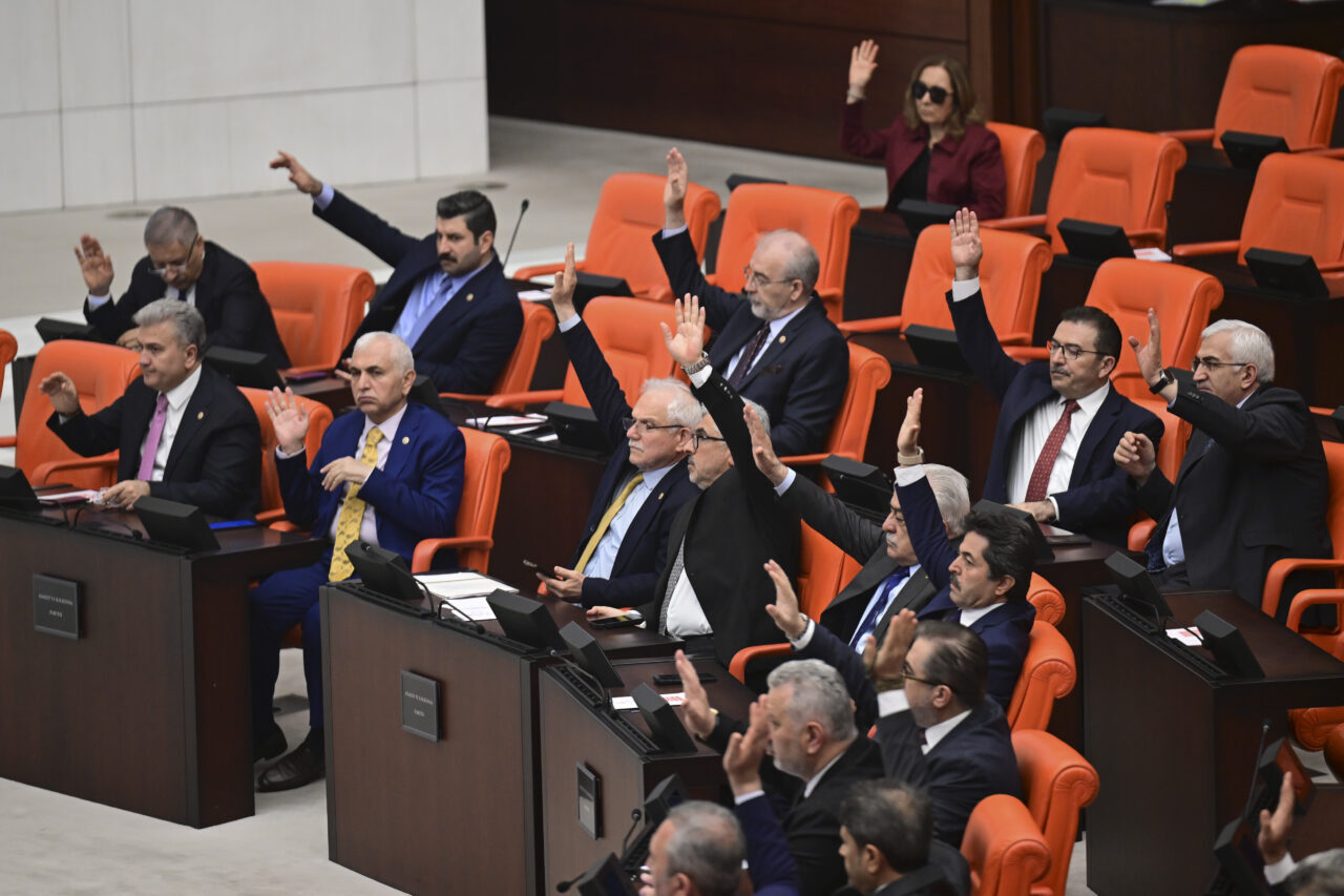 - Meclis Başkanlığı Tezkeresi'nden:
- "Söz konusu korsanlık eylemi açık bir