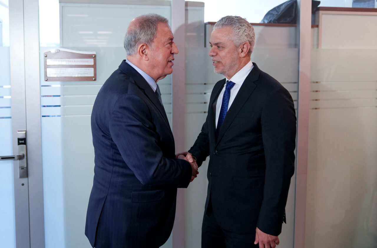 - "Risk alıyorlar. Savunma için çok, taarruz için az"