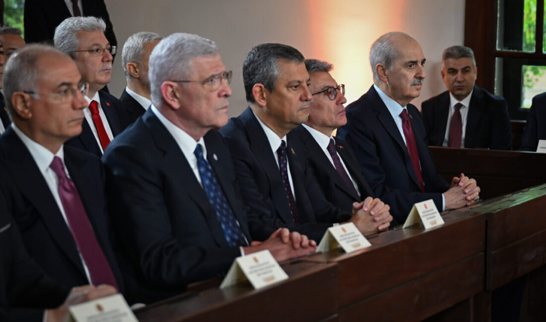 - TBMM Başkanı Numan Kurtulmuş:
- "Dünyada ülkelerin egemenliğinin hiçe sayıldığını,