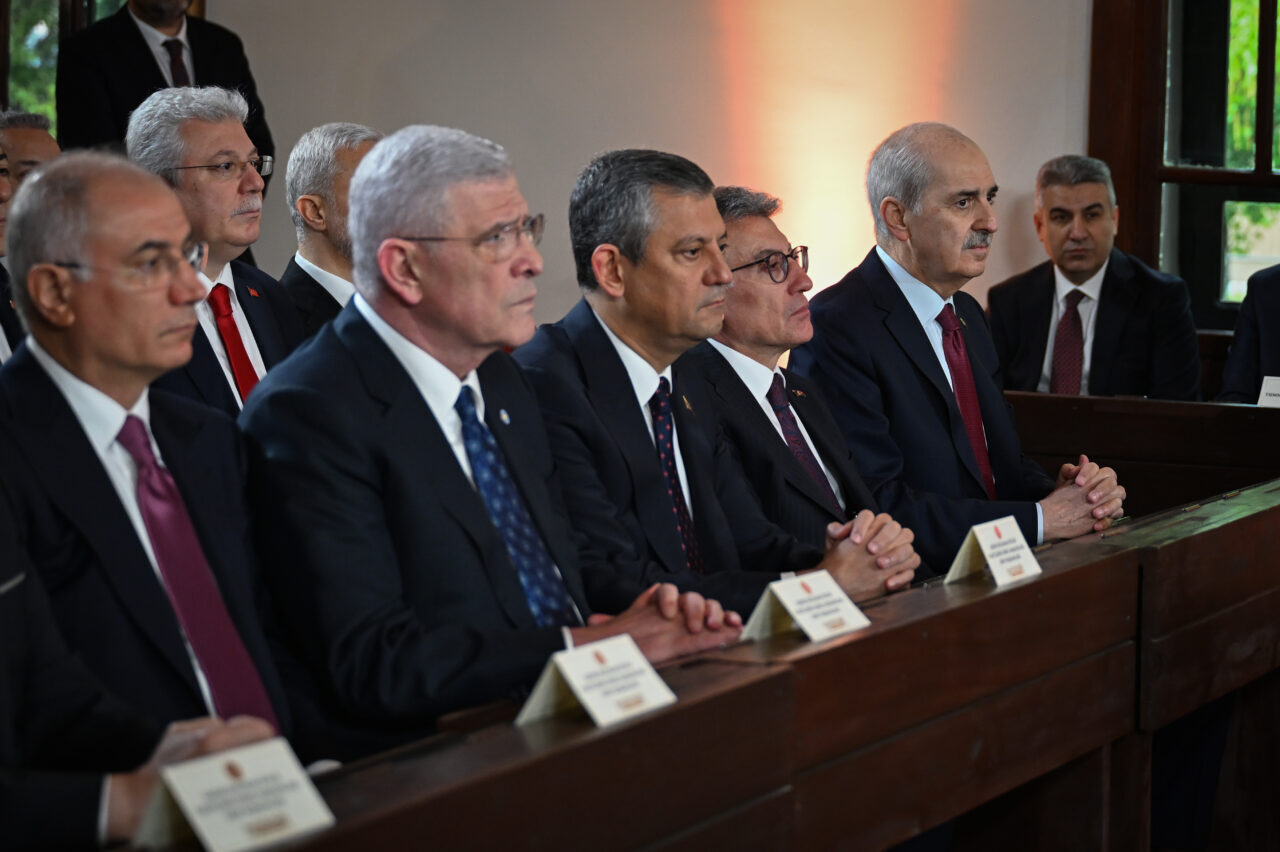 - TBMM Başkanı Numan Kurtulmuş:
- "Dünyada ülkelerin egemenliğinin hiçe sayıldığını,