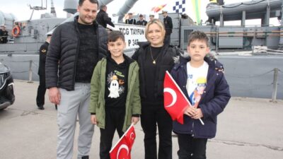 KOCAELİ (AA) – Kocaeli'nin İzmit ilçesinde, 23 Nisan Ulusal Egemenlik