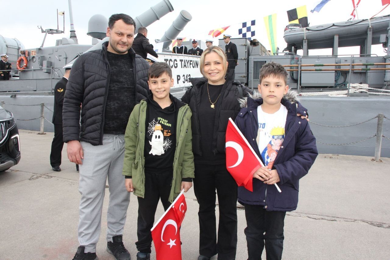 KOCAELİ (AA) – Kocaeli'nin İzmit ilçesinde, 23 Nisan Ulusal Egemenlik