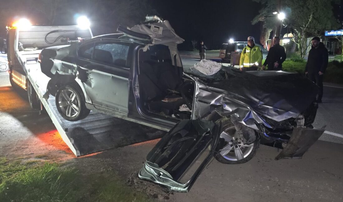 TEKİRDAĞ (AA) – Tekirdağ'ın Çerkezköy ilçesinde otomobilin ormanlık alana devrilmesi