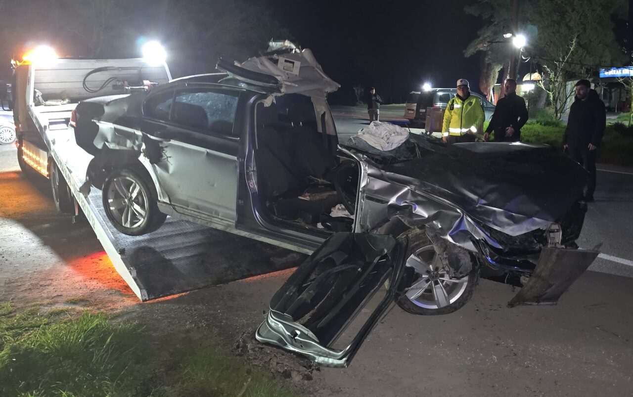 TEKİRDAĞ (AA) – Tekirdağ'ın Çerkezköy ilçesinde otomobilin ormanlık alana devrilmesi