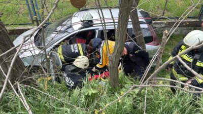 TEKİRDAĞ (AA) – Tekirdağ'ın Çorlu ilçesinde devrildikten sonra duvara çarpan