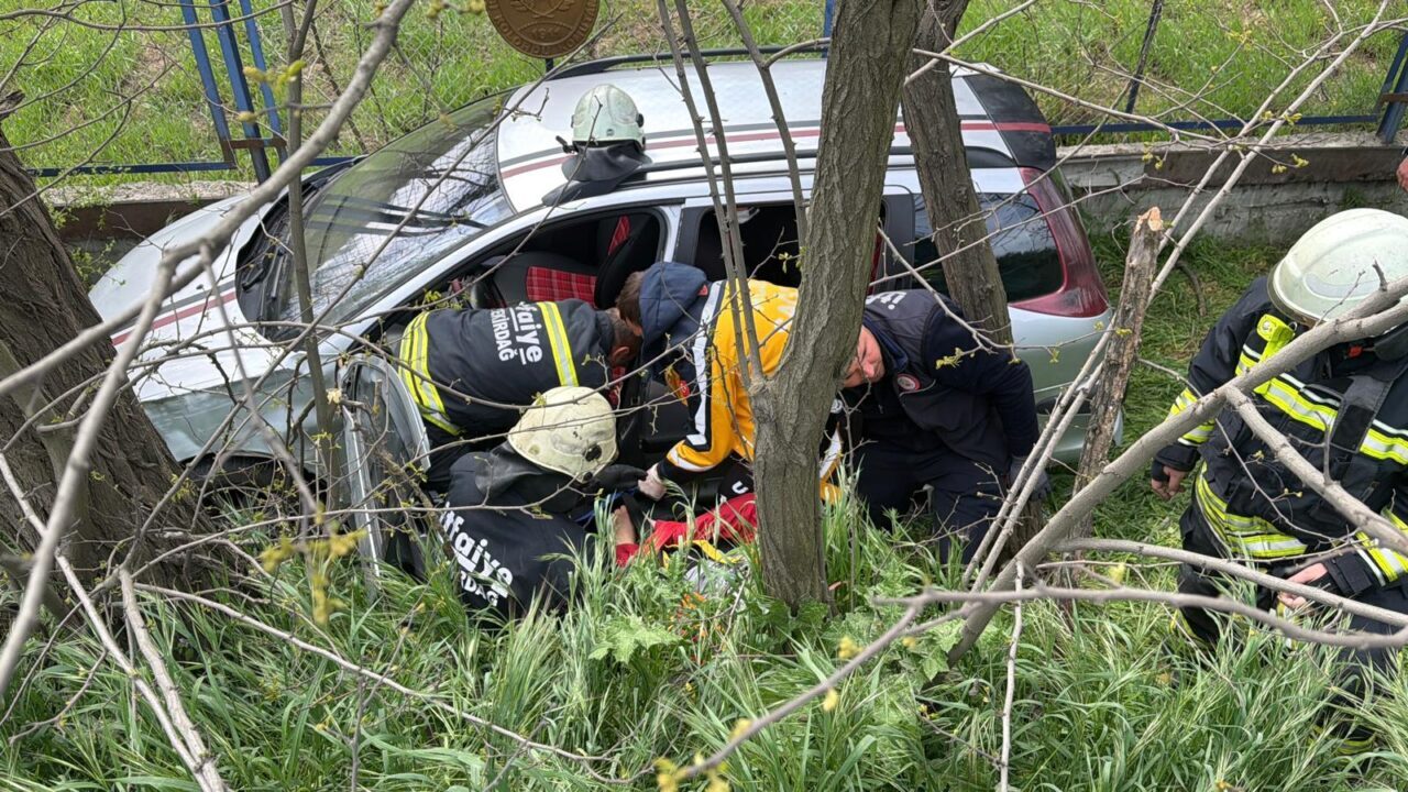 TEKİRDAĞ (AA) – Tekirdağ'ın Çorlu ilçesinde devrildikten sonra duvara çarpan