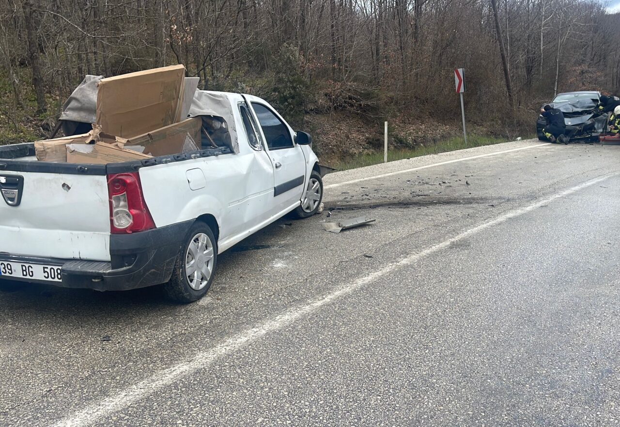 TEKİRDAĞ (AA) – Tekirdağ'ın Saray ilçesinde kamyonetle otomobilin çarpışması sonucu