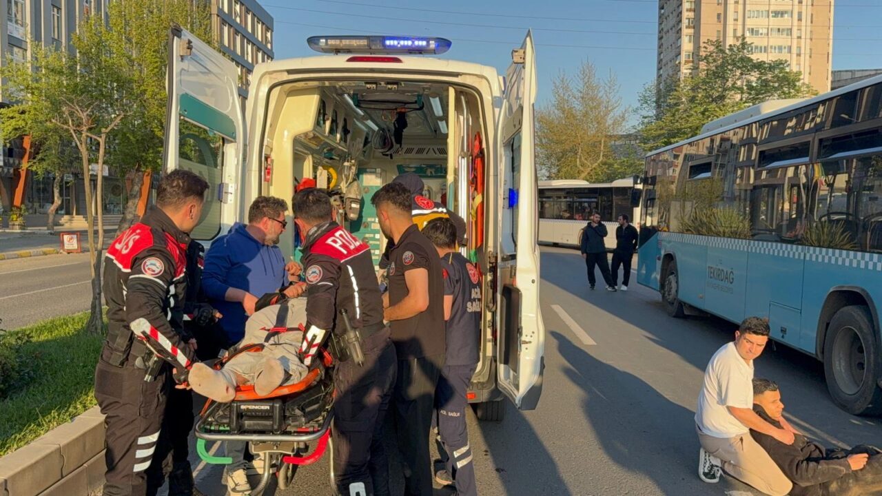 TEKİRDAĞ (AA) – Tekirdağ’ın Çorlu ilçesinde durakta yolcu indiren belediye