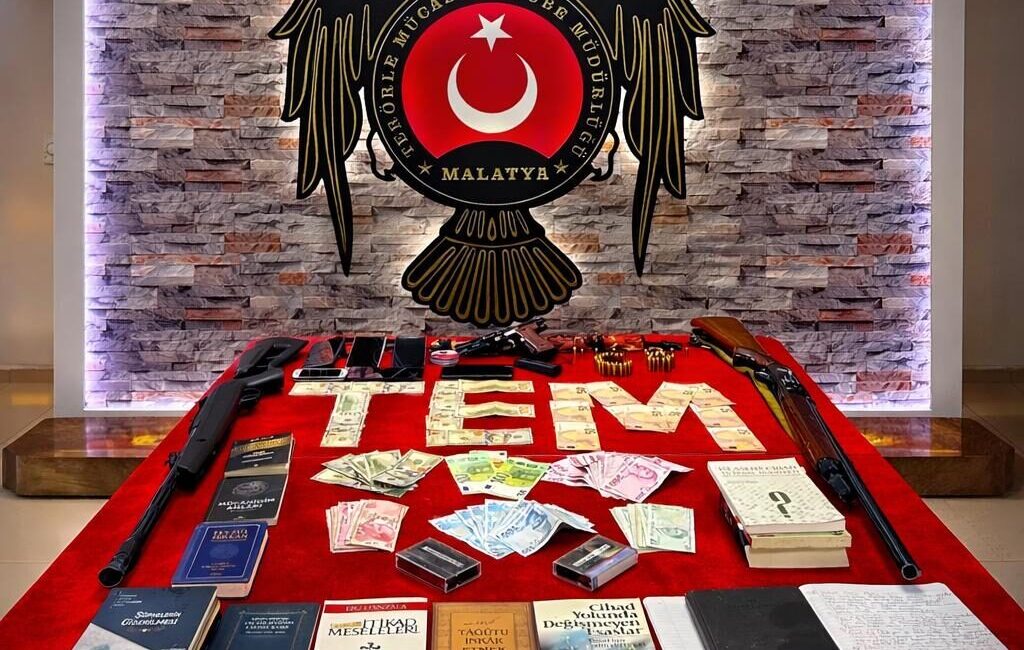 MALATYA (AA) – Malatya ve Şanlıurfa’da, terör örgütü DEAŞ'a yönelik