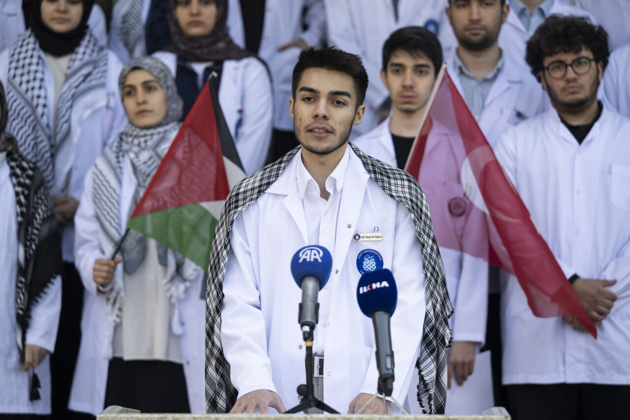 ANKARA (AA) – Gazi Üniversitesi Tıp Fakültesi öğrencileri, İsrail'in Filistinli