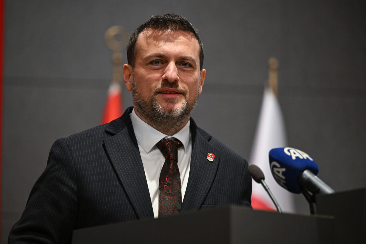 - Türkiye Milli Olimpiyat Komitesi Başkanı Veli Ozan Çakır:
"Bizim hedefimiz
