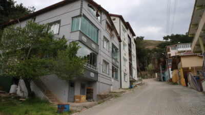 TOKAT (AA) – Tokat'ın Reşadiye ilçesinde heyelan nedeniyle 5 binanın