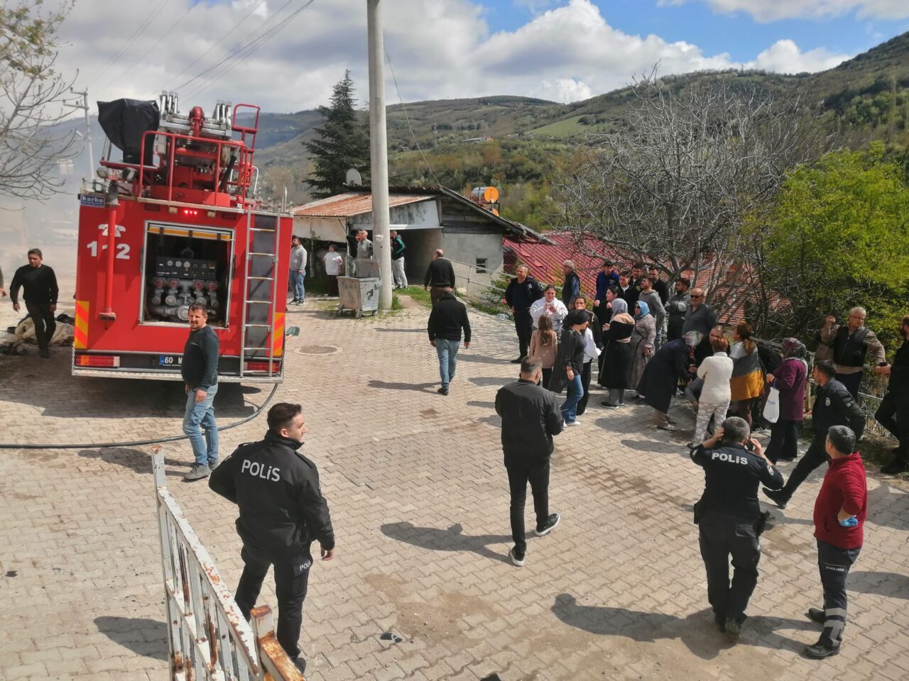 TOKAT (AA) – Tokat'ın Niksar ilçesinde iki katlı evde çıkan