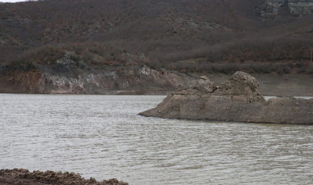 TOKAT (AA) – Tokat'ta Almus Baraj Gölü'nün seviyesi, kış mevsimindeki