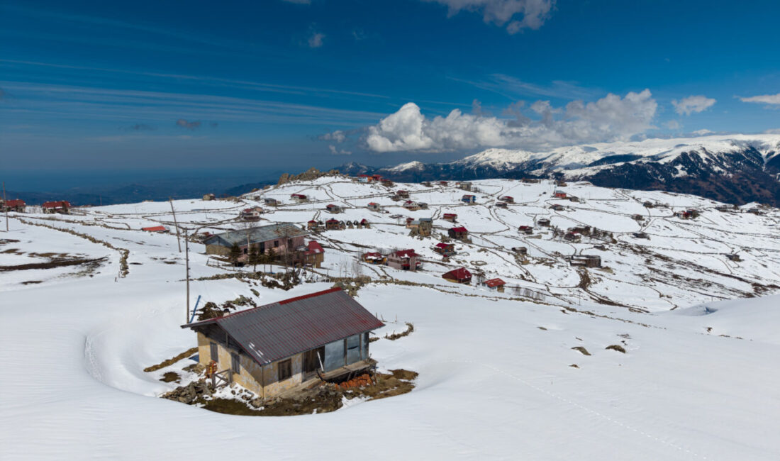 TRABZON (AA) – Trabzon'un Çaykara ilçesinde yüksek kesimlerde etkisini gösteren