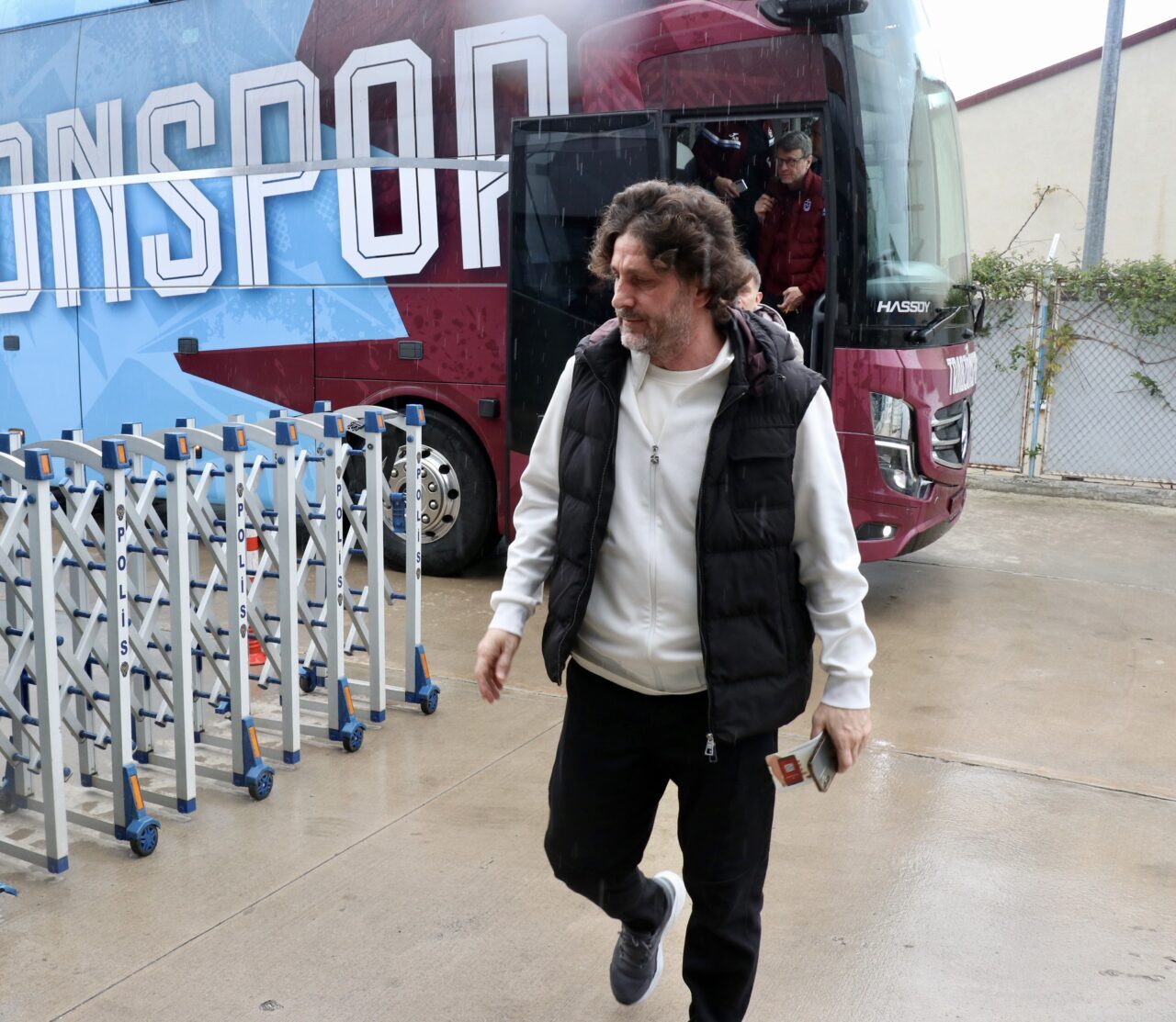 - Kafilede sakatlıkları bulunan Onuachu, Muçi ve Batagov yer almadı