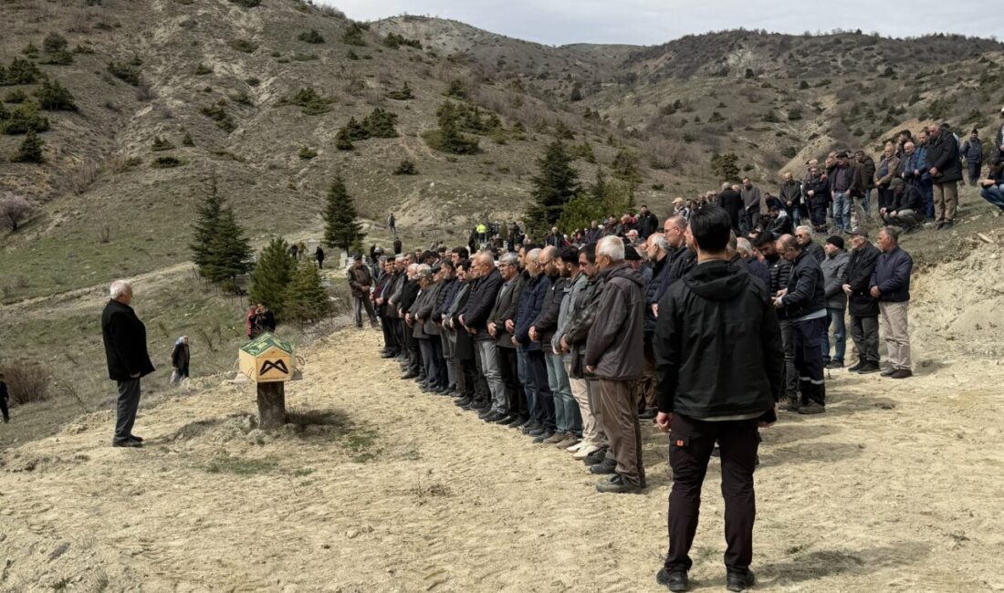 MALATYA (AA) – Malatya'nın Hekimhan ilçesinde maden işçilerini taşıyan servis