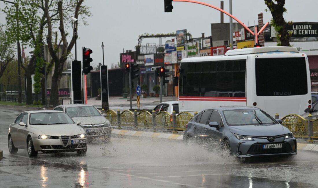 EDİRNE (AA) – Edirne, Kırklareli ve Tekirdağ'da sağanak etkili oluyor.