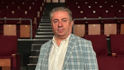 - Genç bir şehzadenin şenlikleri izlemek için gizlice saraydan kaçması