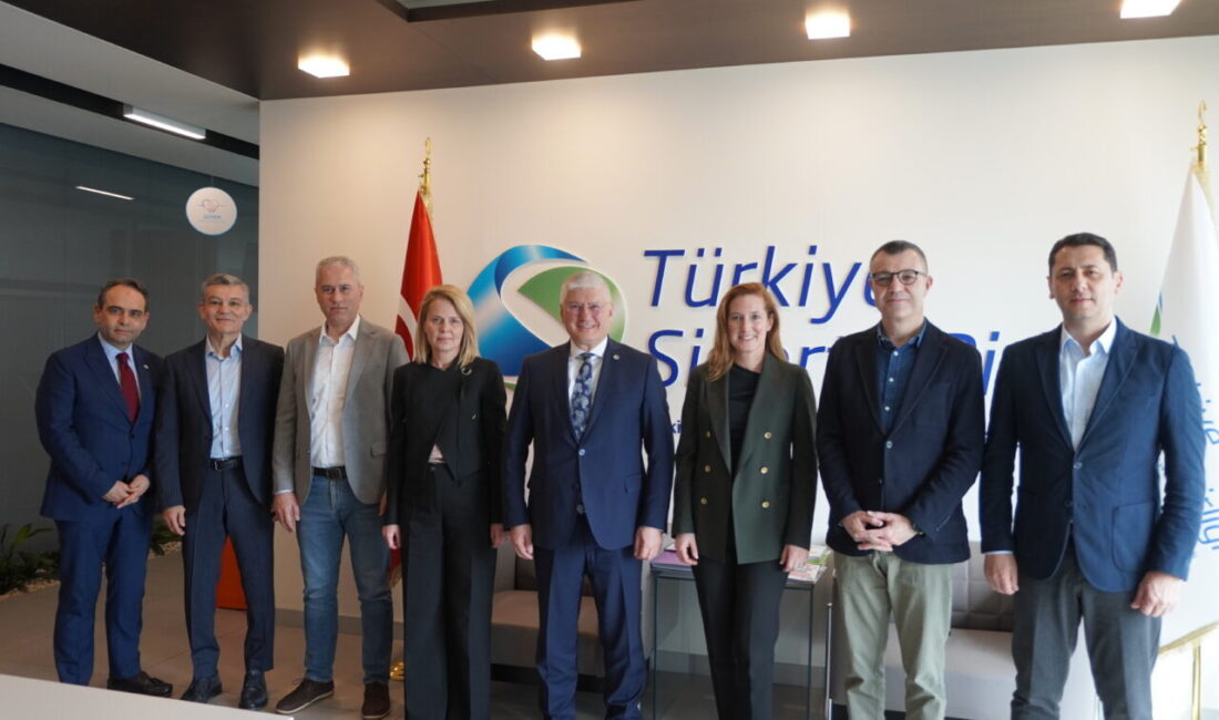 - TSB Başkanı Ahmet Yaşar:
- "Dijitalleşme, sürdürülebilirlik ve müşteri odaklılık