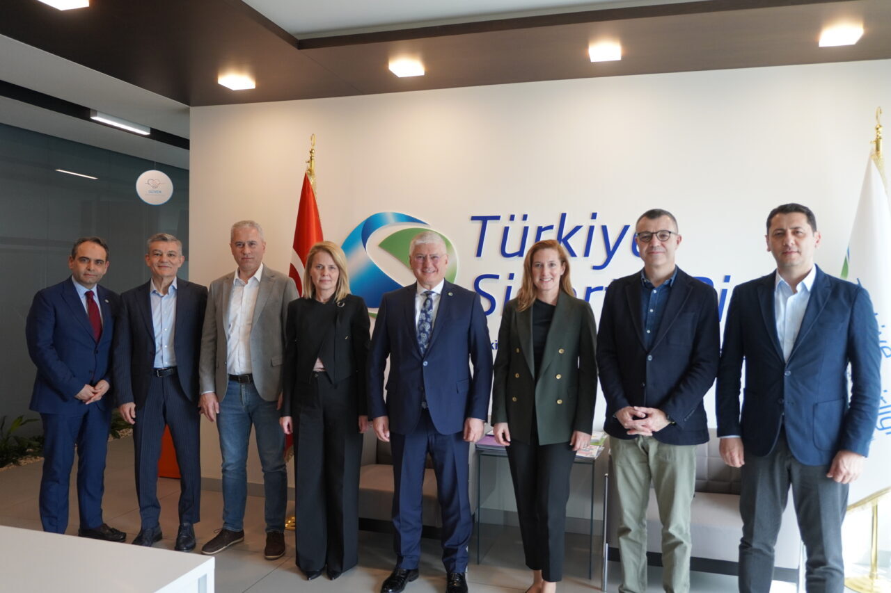 - TSB Başkanı Ahmet Yaşar:
- "Dijitalleşme, sürdürülebilirlik ve müşteri odaklılık