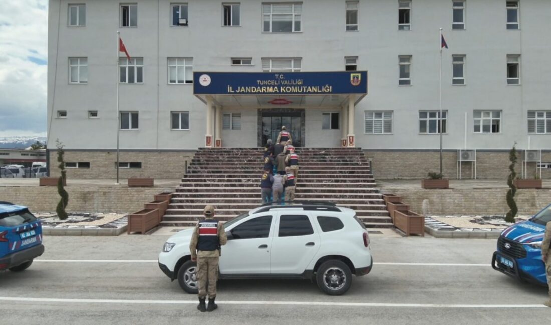 TUNCELİ (AA) – Tunceli'de kendilerini polis ve savcı olarak tanıtarak