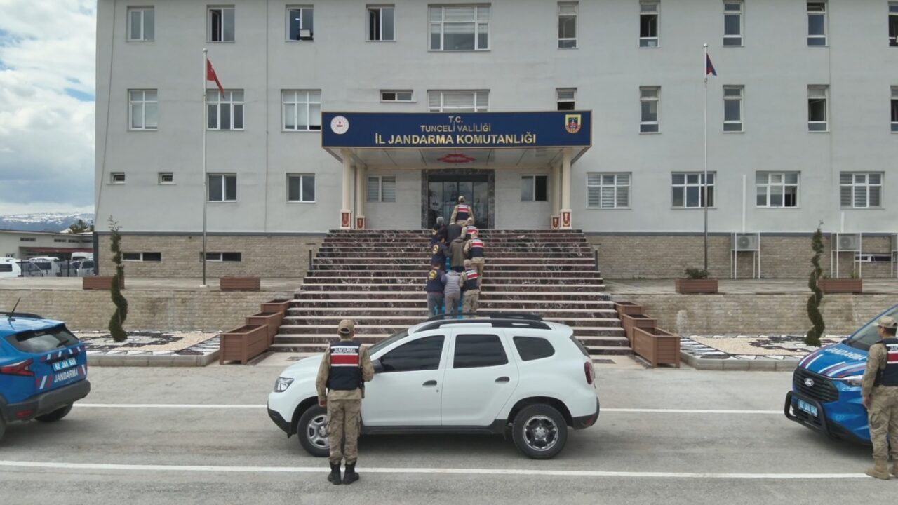 TUNCELİ (AA) – Tunceli'de kendilerini polis ve savcı olarak tanıtarak