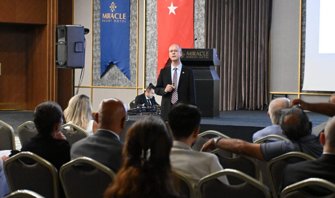 ANTALYA (AA) – Antalya'da turizmdeki yöneticilere yönelik "Turizmde İnsan Hikayesi: