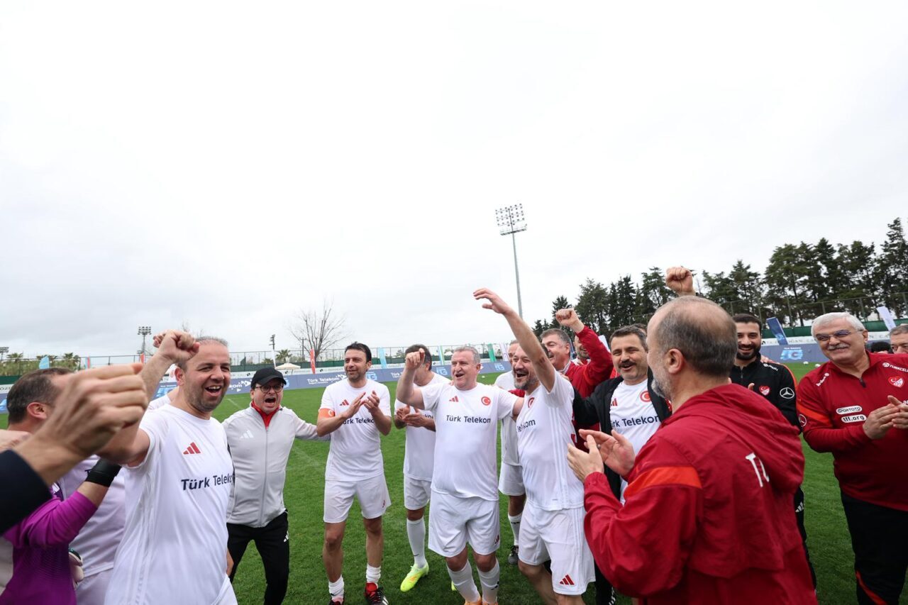 - Finalde Azerbaycan'ı yenen Türkiye-1 takımı şampiyon oldu