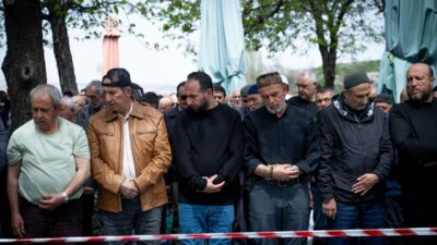 ANKARA (AA) – Türk Eğitim-Sen üyeleri, Şanlıurfa ve Kahramanmaraş'taki okul