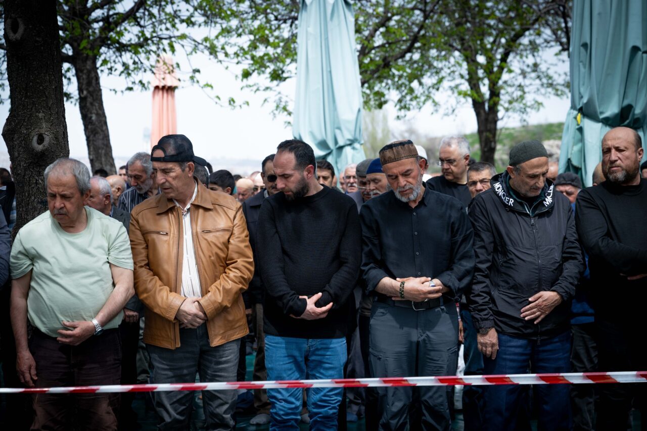 ANKARA (AA) – Türk Eğitim-Sen üyeleri, Şanlıurfa ve Kahramanmaraş'taki okul